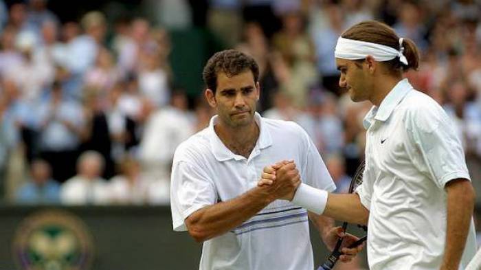 Federer e Sampras alla fine della grande partita vinta da Roger negli ottavi di Wimbledon 2001 tennsiworldusa.org