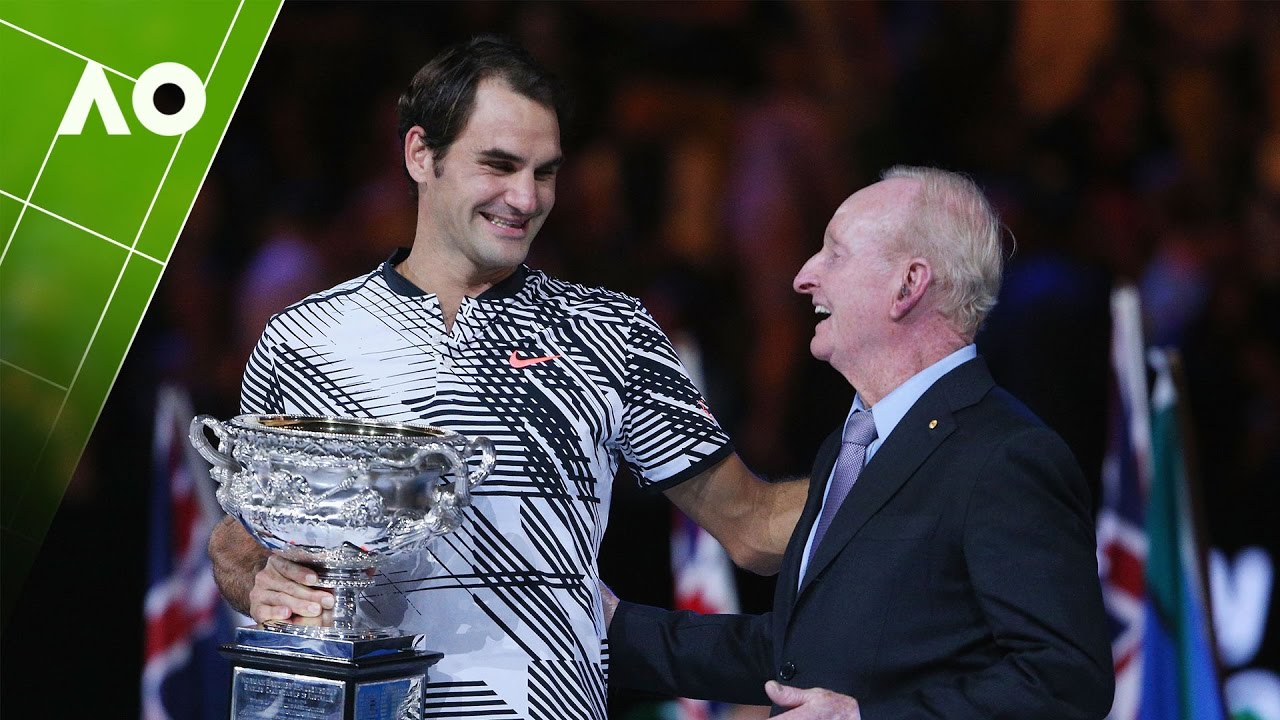Rod Laver e Roger Federer durante la premiazione degli Australian Open 2017 youtube.com